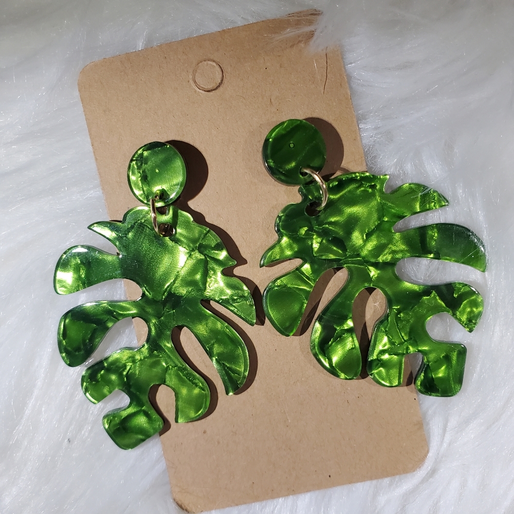 🌿 Gorgeous Acrylic Leaf Earrings in Green